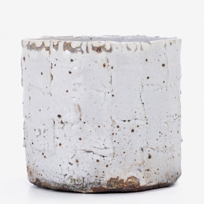 Kim Holm
Unique cylindrical bowl made of hard-fired earthenware with geometric 
decoration. Stamped.
1 pc. in stock
