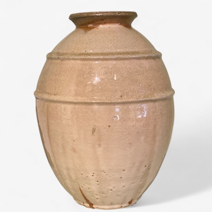 Gregory Hamilton / Tolne
Round vase in stoneware with glaze in earthly hues and details.
1 pc. in stock
