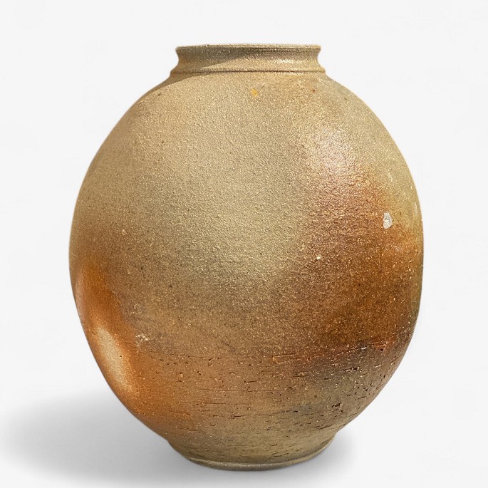 Gregory Hamilton Miller / Tolne.
Round vase in stoneware in orange and brown hues.
1 pc. in stock
