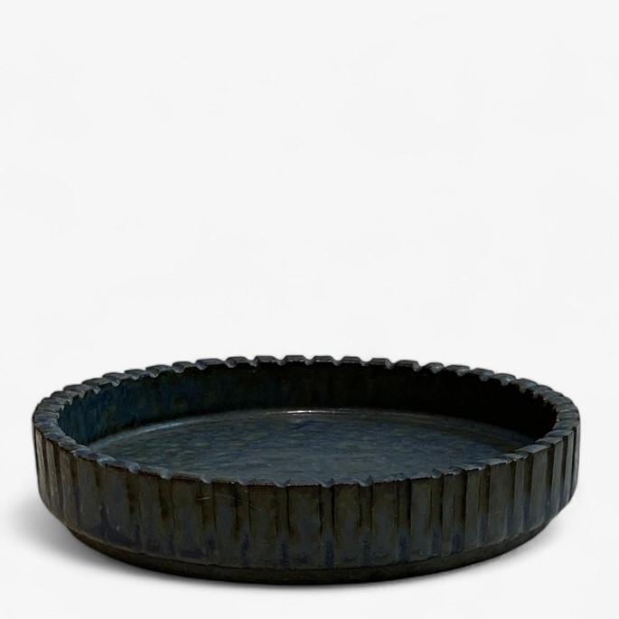 Arne Bang.
Model AB 136 - Low bowl in stoneware with fluted rim and blueish-green glaze. 
Signed.
1 pc. in stock
