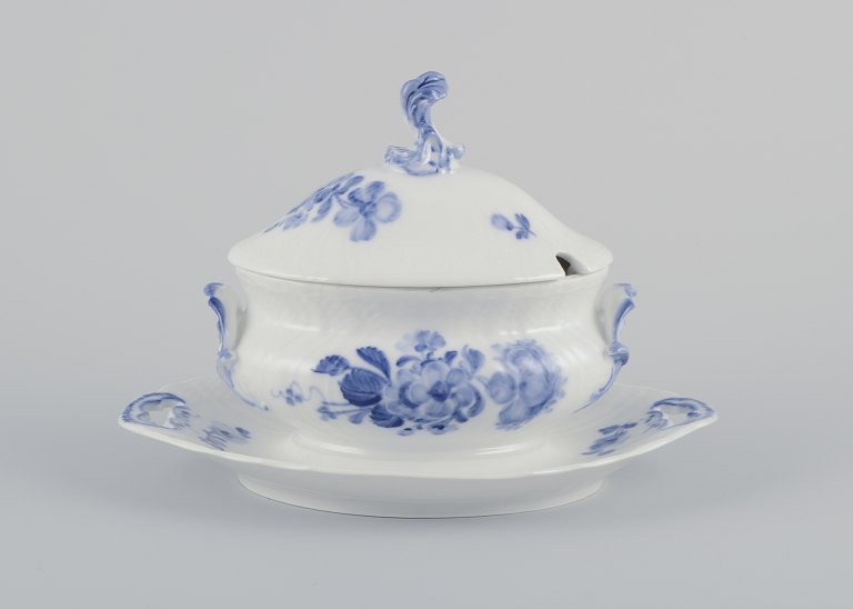 Royal Copenhagen Blue Flower Curved.
Sauce jug with lid on base.
