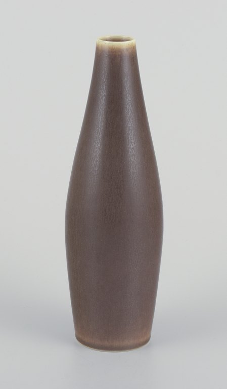 Per Linnemann-Schmidt for Palshus, Danmark.
Stor keramikvase i olivengrøn harepelsglasur.