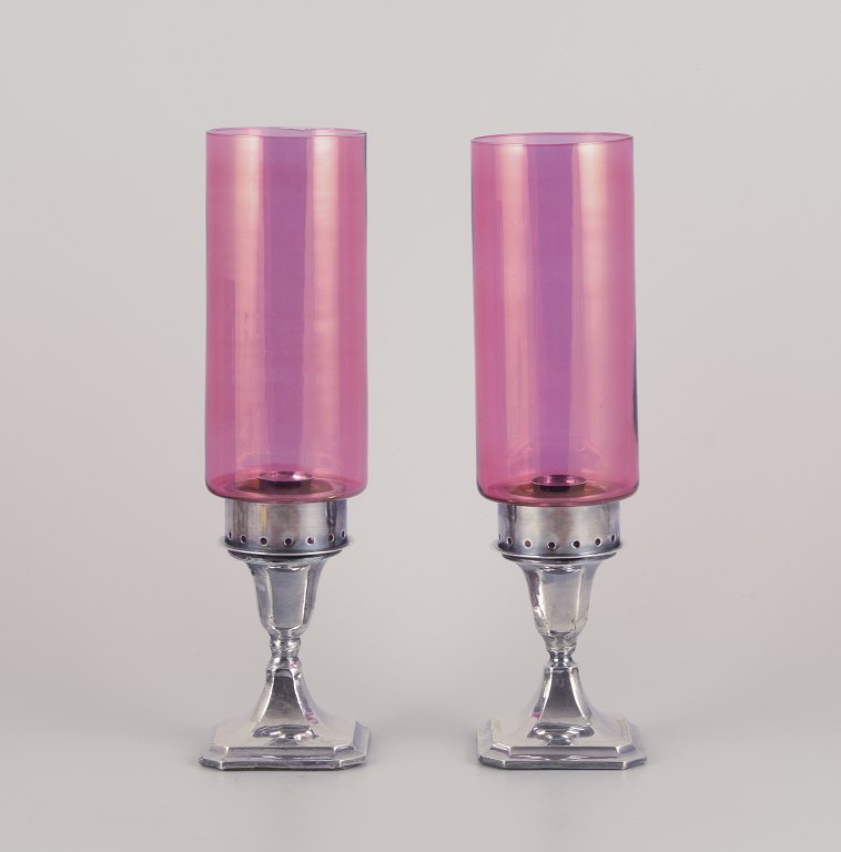 A.J. Pepper & Co. Ltd.
Et par “Hurricanes” lysestager i sølv og violet glas.