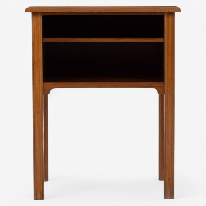 Kaare Klint / Rud Rasmussen Snedkerier
Side table in lacquered mahogany with shelf underneath. Manufacturer