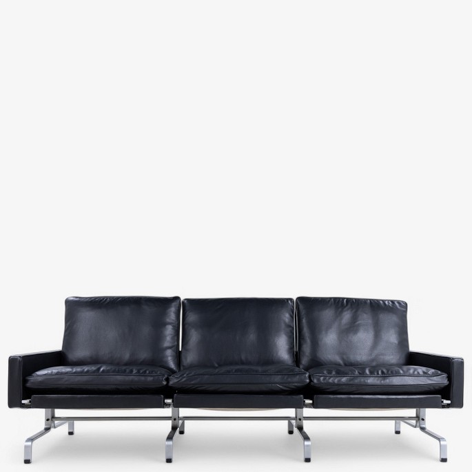 Poul Kjærholm
PK 31/3 - Newly upholstered 3-seater sofa in black KLASSIK leather with 
stainless steel frame. 
KLASSIK offers upholstery of the sofa with fabric or leather of your choice.
Availability: 6-8 weeks
