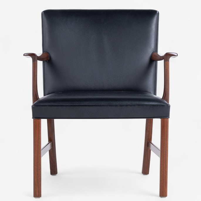 Ole Wanscher / A. J. Iversen.
Armchair in mahogany and black leather.
1 pc. in stock
