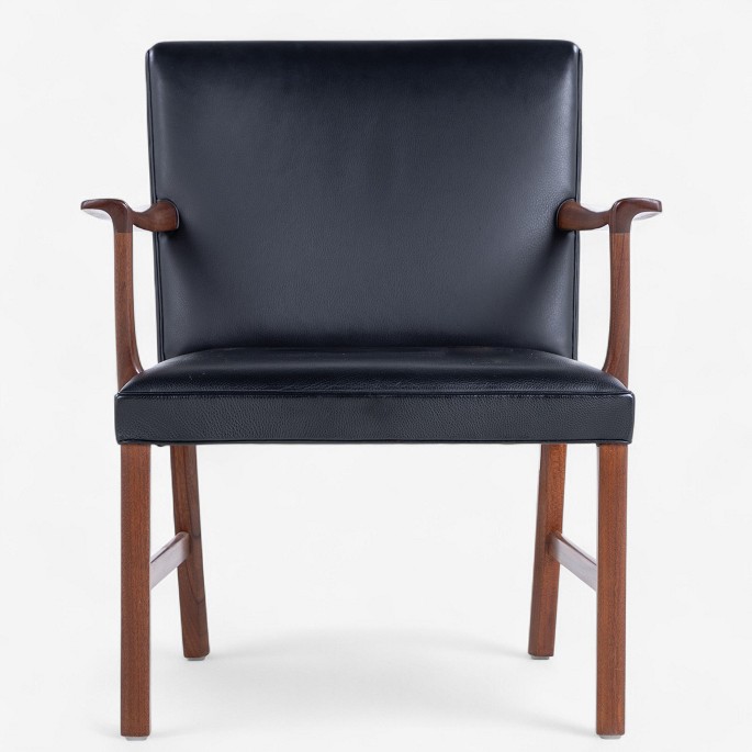 Ole Wanscher / A. J. Iversen.
Armchair in mahogany and black leather.
1 pc. in stock
