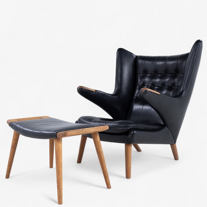 Hans J. Wegner / AP Chair
AP 19 - Teddy chair in patinated black 