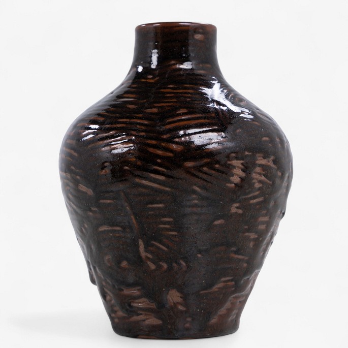 Axel Salto / Royal Copenhagen.
A vase in partially glazed chamotte. Signed.
1 pc. in stock
