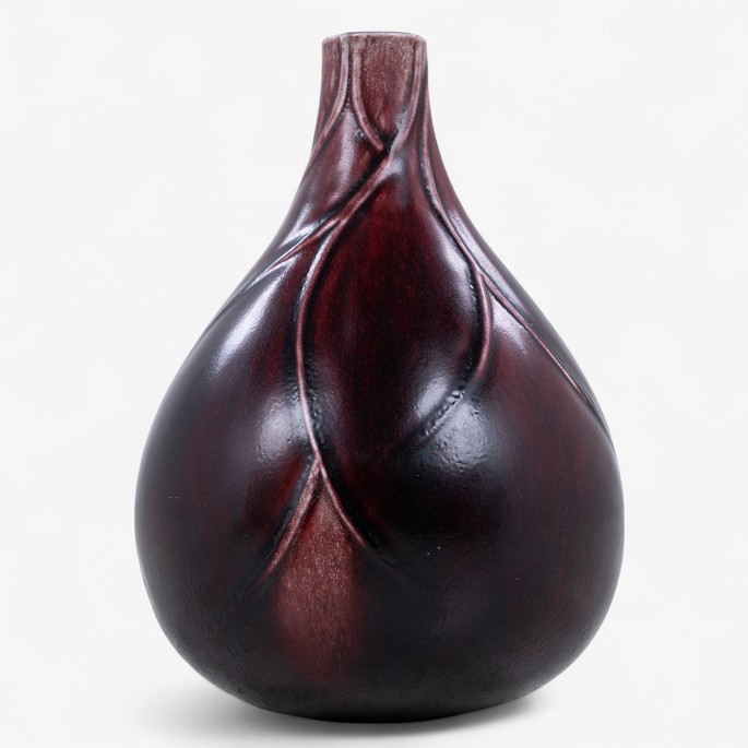 Axel Salto / Royal Copenhagen.
Stoneware vase modeled with relief and decorated with oxblood glaze. Signed.
1 pc. in stock
