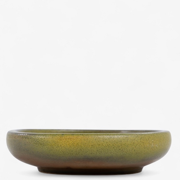 Nils Thorsson / Royal Copenhagen.
Lille skål i stentøj med Solfatara-glasur (model 20351). Stemplet fra 
producent.
1 pc. in stock
