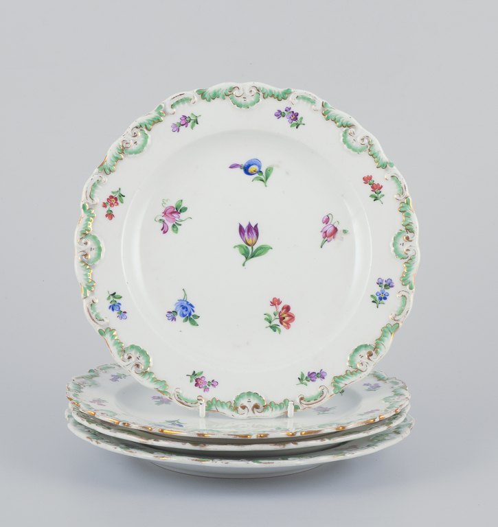 Meissen, Tyskland. 
Et sæt på fire antikke tallerkener af porcelæn.