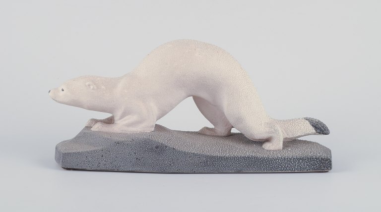 Sevres, Frankrig. Skulptur af mink i lertøj.