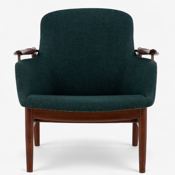 Finn Juhl / Niels Vodder.
NV 53 - Armchair in teak and green wool. Stamped by manufacturer.
1 pc. in stock
