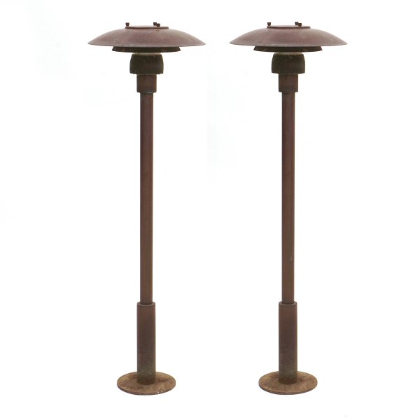 Pair of Poul Henningsen PH 3/2,5 copper garden lamps: H: 90cm