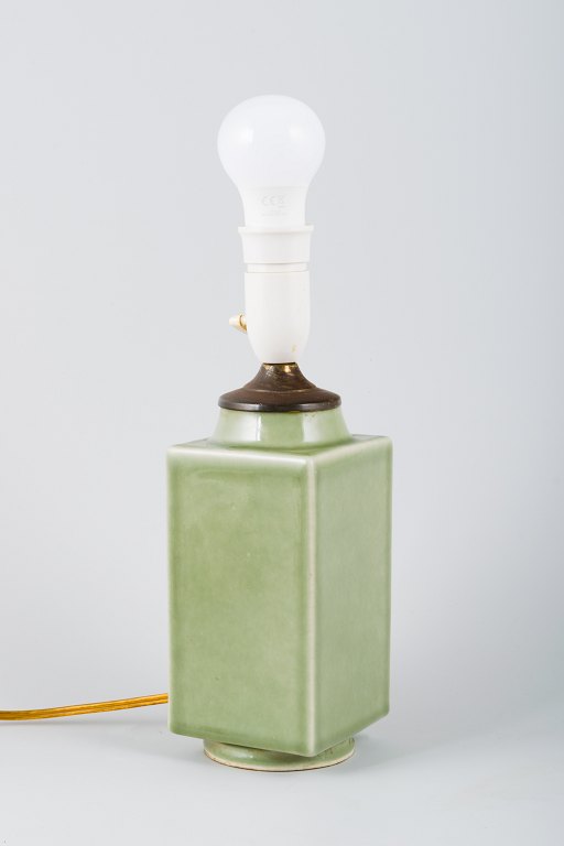 Kinesisk lampe af keramik, messing montering.