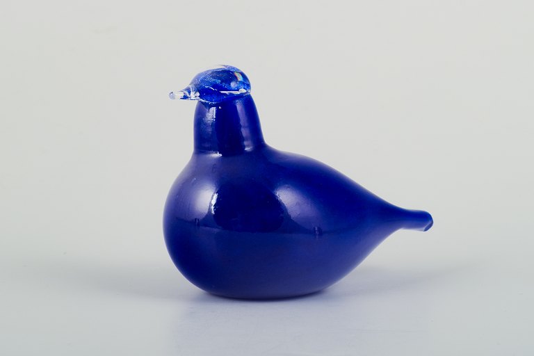Oiva Toikka for Nuutajärvi Notsjö/Iittala. 
Fugl i mundblæst blåt kunstglas.