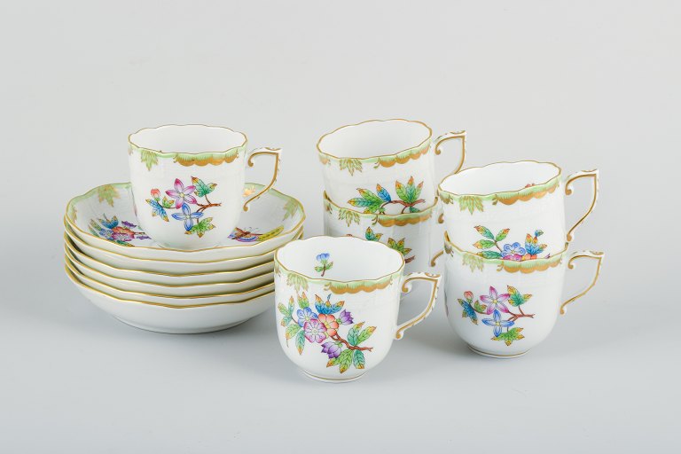 Herend, Ungarn. 
Et seks-personers Queen Victoria kaffeservice i porcelæn.