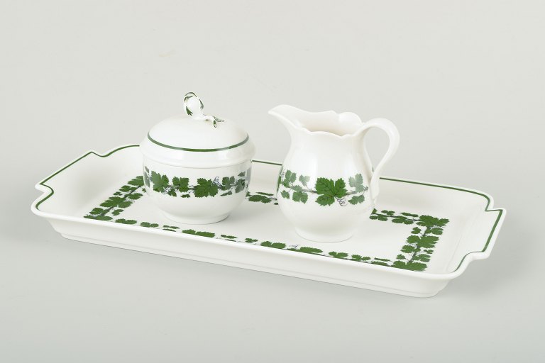 Meissen, tray with cream jug and sugar bowl, Vine-Leaf Pattern, “Voller grüner 
Weinkranz”