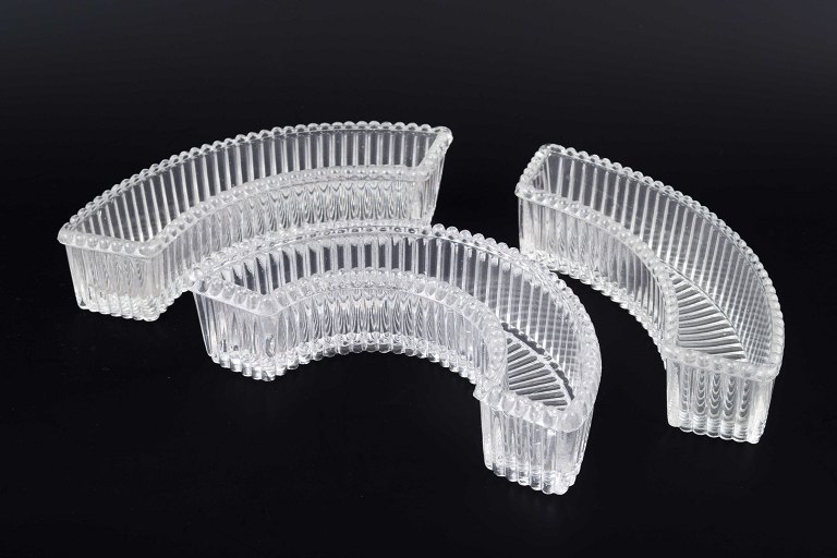 Baccarat, tre buede glasbakker.