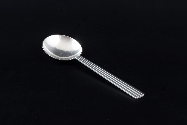 Georg Jensen, Bernadotte
Bouillonske i sterling sølv