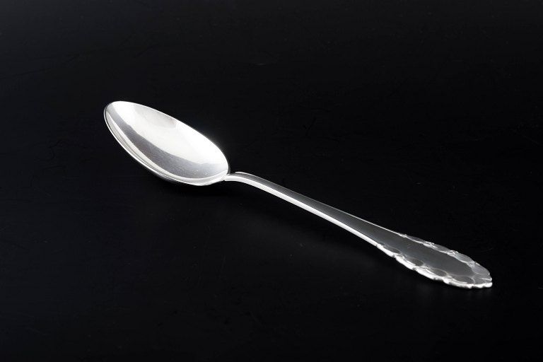 Georg Jensen, Danmark, ca. 1915–1930
Stor middagsske i mønsteret "Liljekonval".