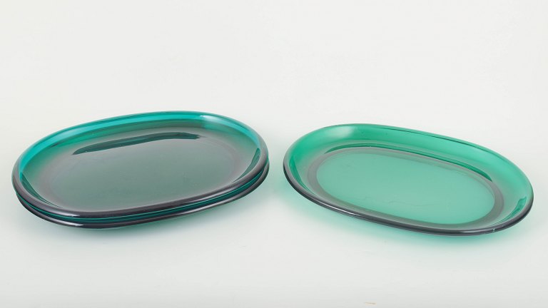 Josef Frank for Svenskt Tenn
Tre ovale hummertallerkener i smaragdgrønt glas.
