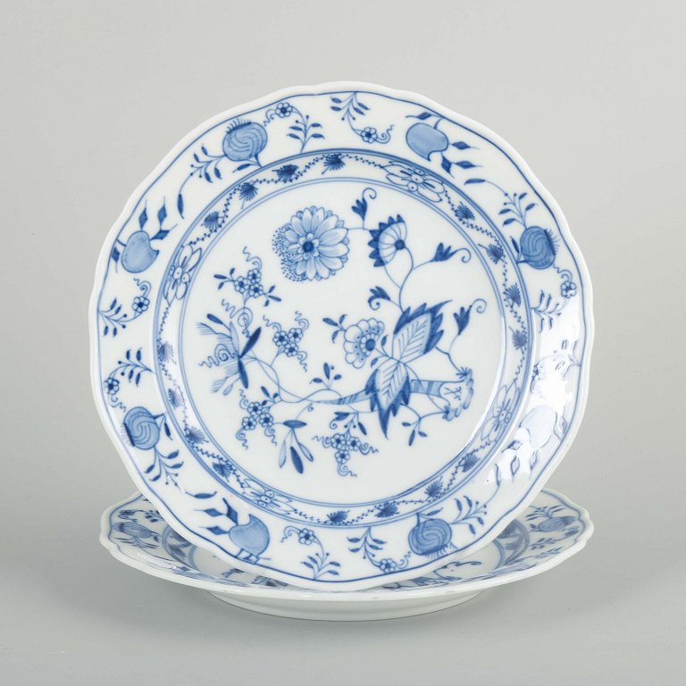Meissen, løgmønstret.
To frokosttallerkener, tidligt 1900-tal.