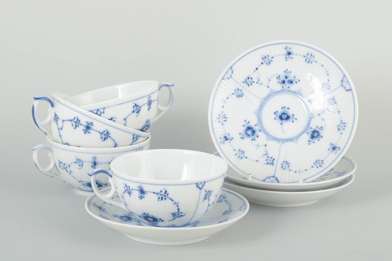 Royal Copenhagen
Musselmalet Riflet, tekopper med underkopper, sent 1900-tallet.