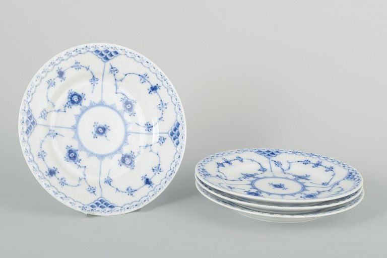 Royal Copenhagen
Musselmalet Halvblonde, desserttallerkener, sent 1900-tallet.