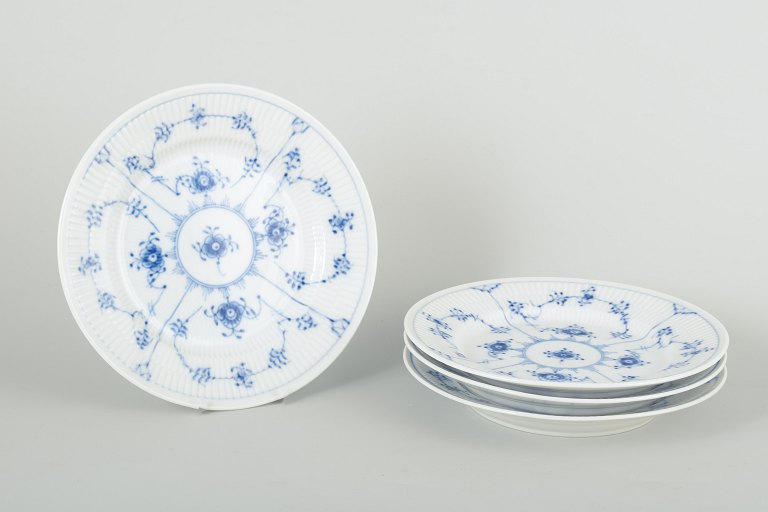 Royal Copenhagen
Musselmalet Riflet, sidetallerkener, sent 1900-tallet.