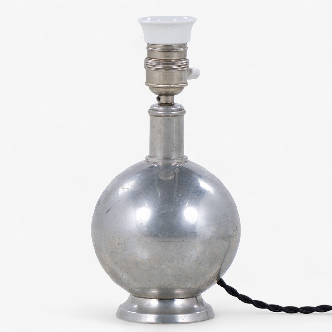 Unknown
Spherical table lamp in patinated tin without shade.
1 pc. in stock
