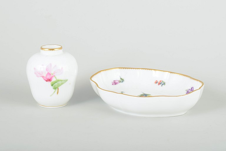 Royal Copenhagen
Sachsisk Blomst vase og kagefad, begyndelsen af 1900-tallet.