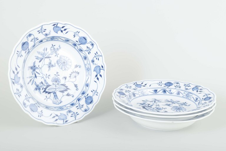 Meissen
4 dybe tallerkener, “Løgmønstret”.