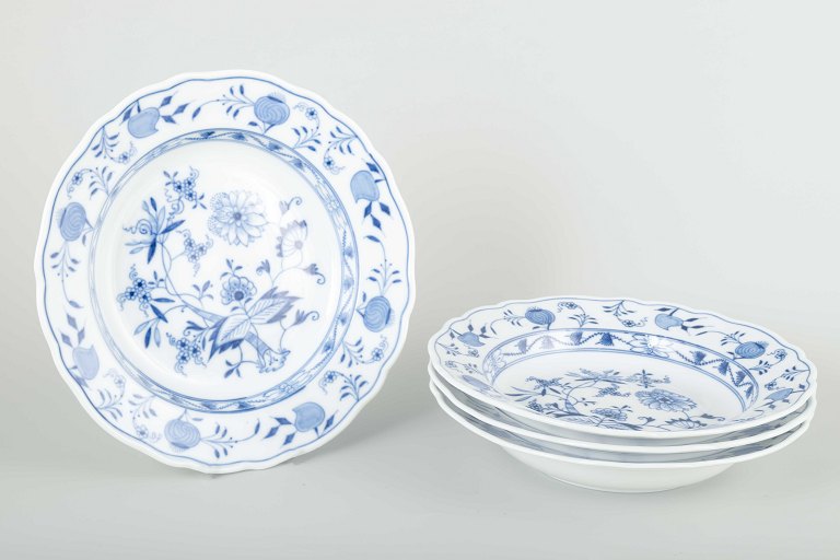 Meissen
4 dybe tallerkener, “Løgmønstret".