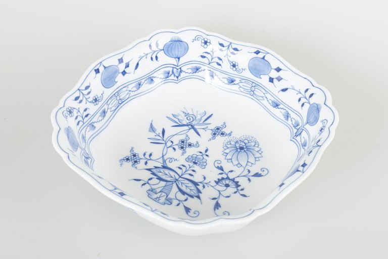 Meissen
Firkantet skål, “Løgmønstret”, tidligt 1900-tal.