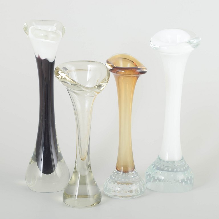 Paul Kedelv for Flygsfors og andre.
Fire kunstglas vaser, 1955.