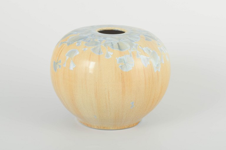 Europæisk studiokeramiker
Vase, sent 1900-tal.