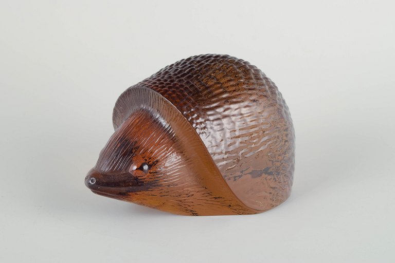 Paul Hoff for Kosta Boda / WWF
Glasfigur af pindsvin i ravfarvet glas, 1970’erne.