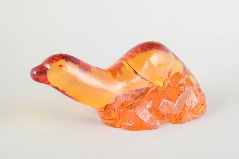 Paul Hoff for Kosta Boda / WWF
Sæl i ravfarvet kunstglas, 1970’erne.