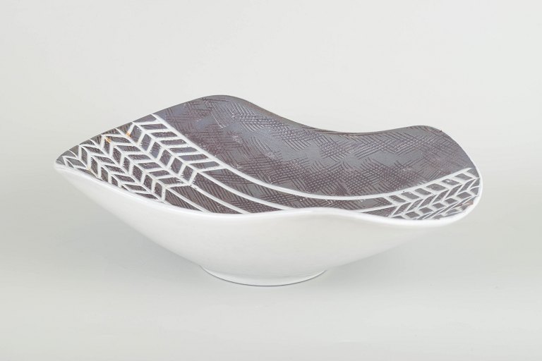 Mari Simmulson for Upsala-Ekeby
Stentøjsskål fra 1960’erne, “AX”-serie.