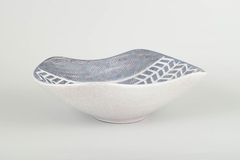 Mari Simmulson for Upsala-Ekeby
Stentøjsskål fra 1960’erne, “AX”-serie.