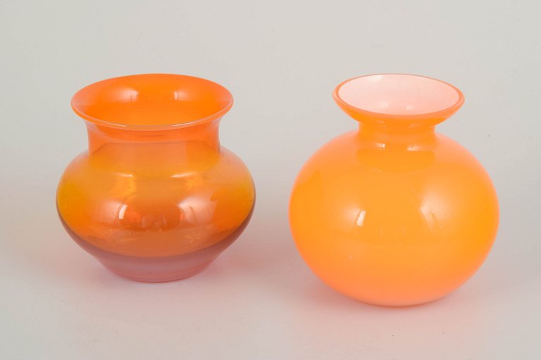 Svensk kunstglas
To mundblæste vaser, 1970’erne.
