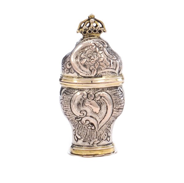 Hovedvandsæg i delvist forgyldt sølv af A.C. Boedewadt, Tønder, 1761-1815. H: 
7,1cm