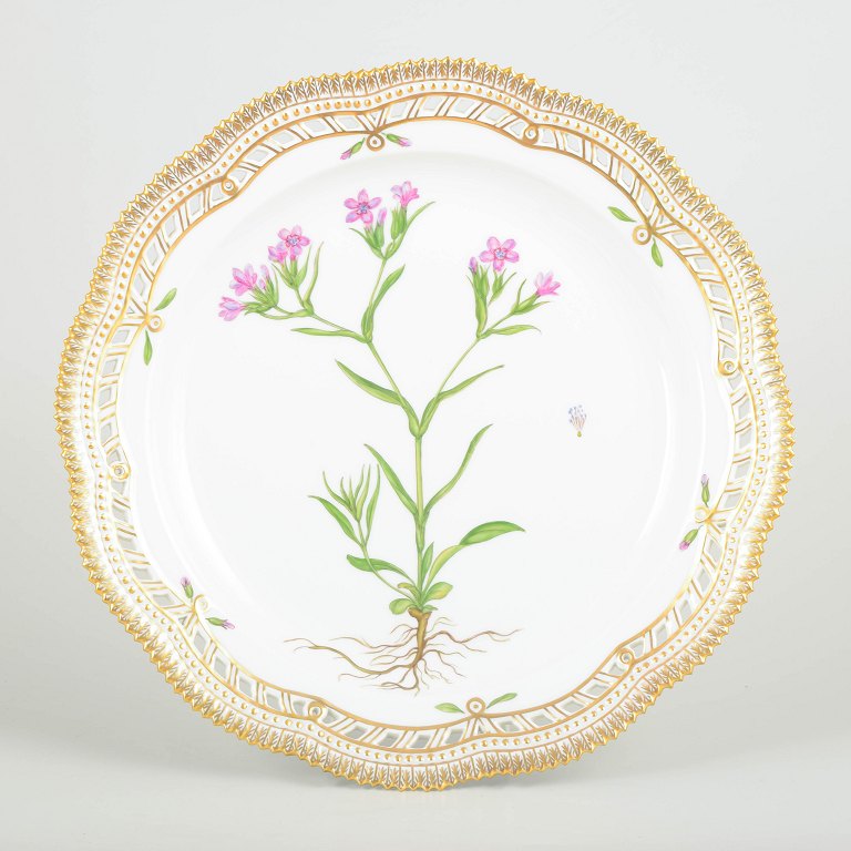Royal Copenhagen – Flora Danica
Large openwork platter / dish, late 20th century.