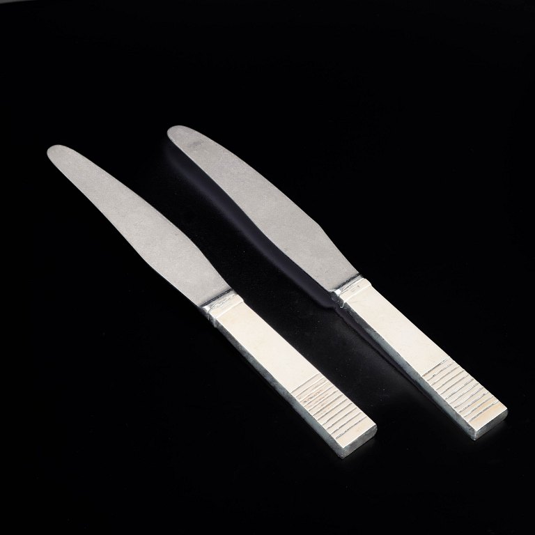 Georg Jensen, two Parellel lunch knives.