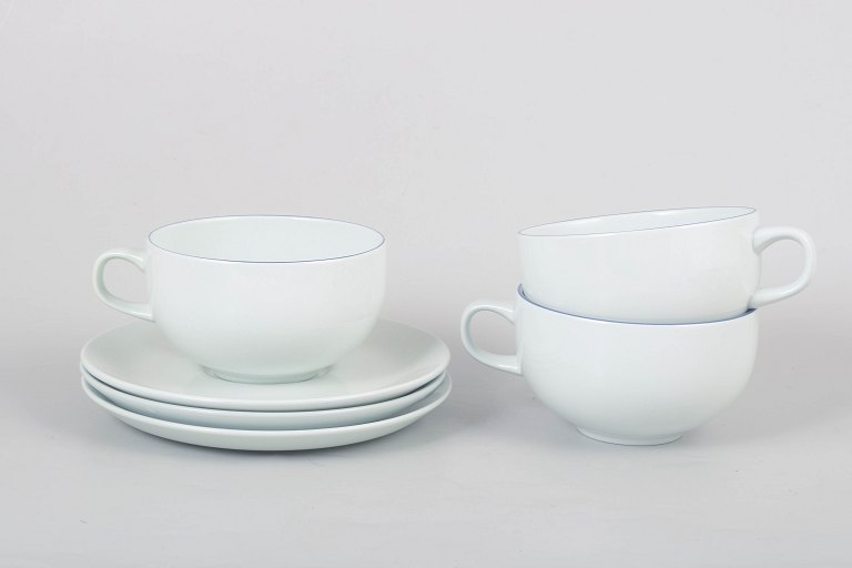 Grethe Meyer for Royal Copenhagen, sæt af tre Blåkant tekopper med tilhørende underkopper.