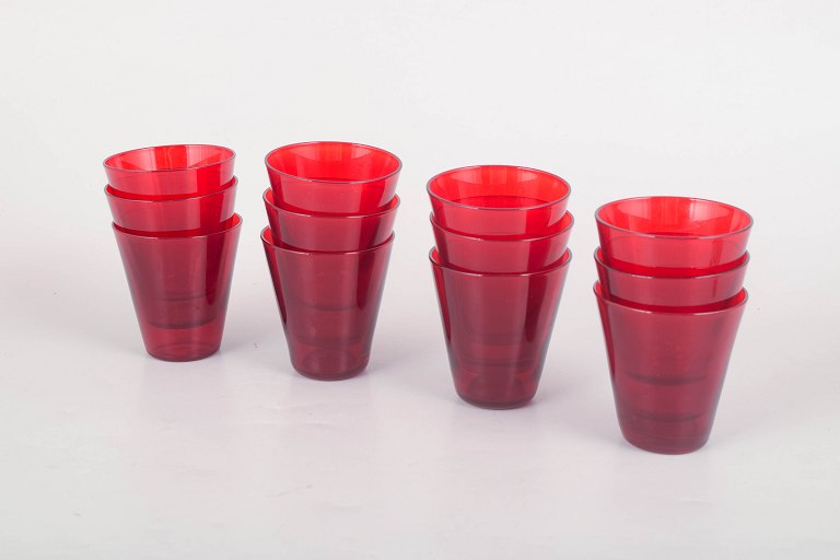 Sæt med tolv drikkeglas af Kaj Franck for Nuutajärvi Notsjö.