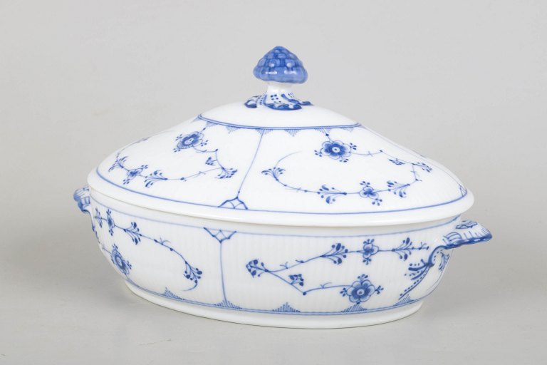 Royal Copenhagen Musselmalet Riflet, oval terrin.