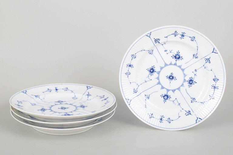 Royal Copenhagen Musselmalet Riflet, sæt med fire frokosttallerkener.